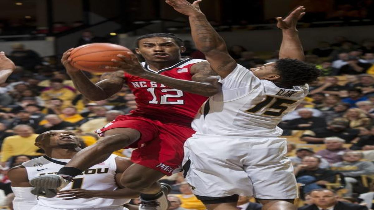 North Carolina State's Anthony Barber (center) shot between Missouri's Wes Clark (right) and Terrence Phillips during the second half Saturday.
