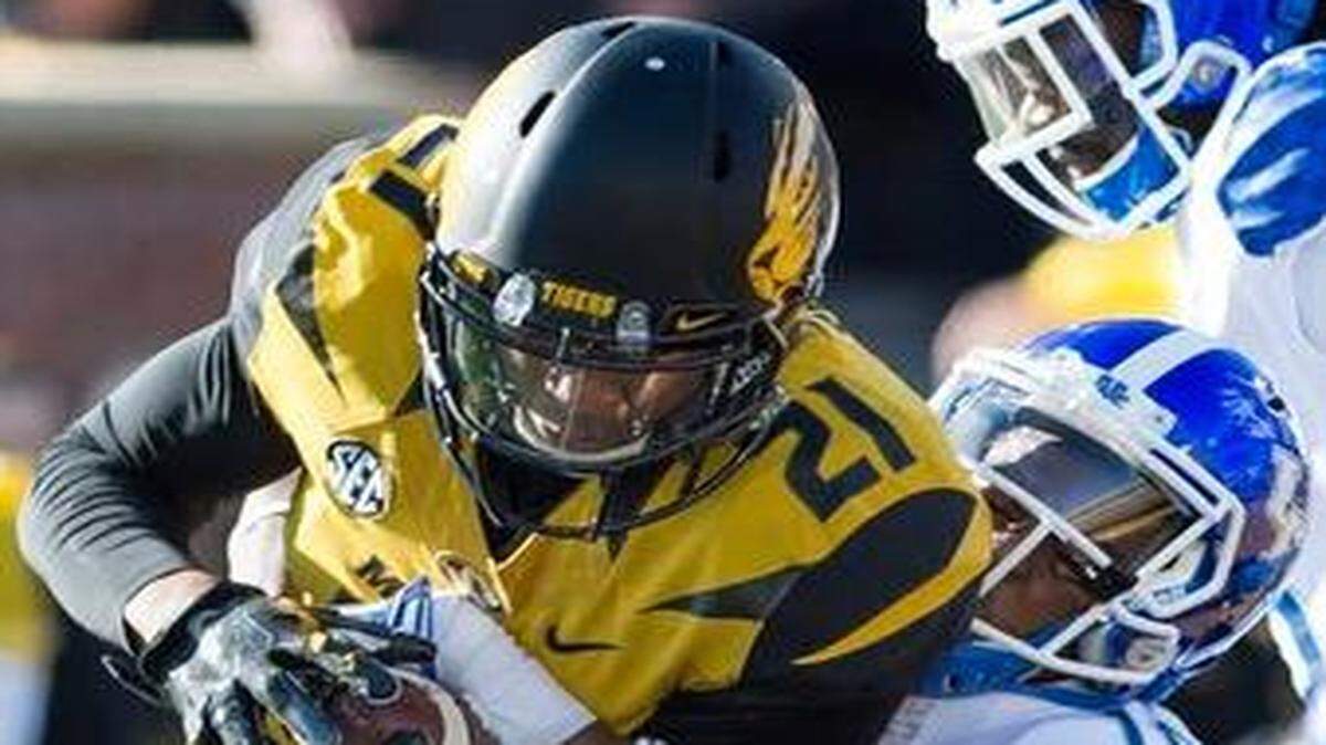 
Missouri wide receiver Bud Sasser (21) fought his way across the goal line carrying Kentucky cornerback Cody Quinn (16) with him in the second quarter Saturday in Columbia.
