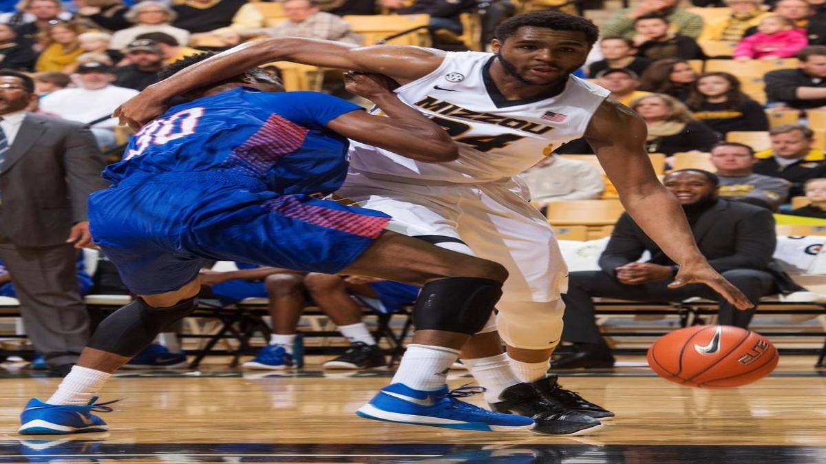 Missouri’s Kevin Puryear (right) shot 9 of 10 at the line for the Tigers Wednesday. Earlier this season, he went up against Teslim Idris of Savannah State.
