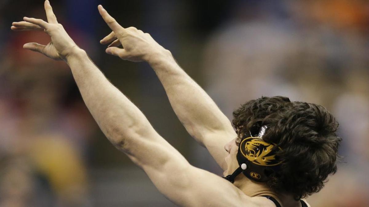 Missouri’s Joey Lavallee pointed to the crowd as he celebrated a victory over Virginia Tech’s Sal Mastriani in a 157-pound match in the second round of the NCAA Division I wresting championships on Thursday in St. Louis.
