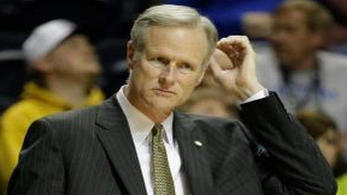 
“You know, this has been a tough year,” first-year Missouri coach Kim Anderson said Wednesday night after the Tigers’ season-ending 63-54 loss to South Carolina in the SEC Tournament in Nashville, Tenn. “Anytime you don’t win games, it’s a tough year. We have had our share of issues. We have had our share of challenges. I think that it will be good for us to step away for, not for a long time, but a week or so and maybe get our batteries recharged, both as players and as coaches.”
