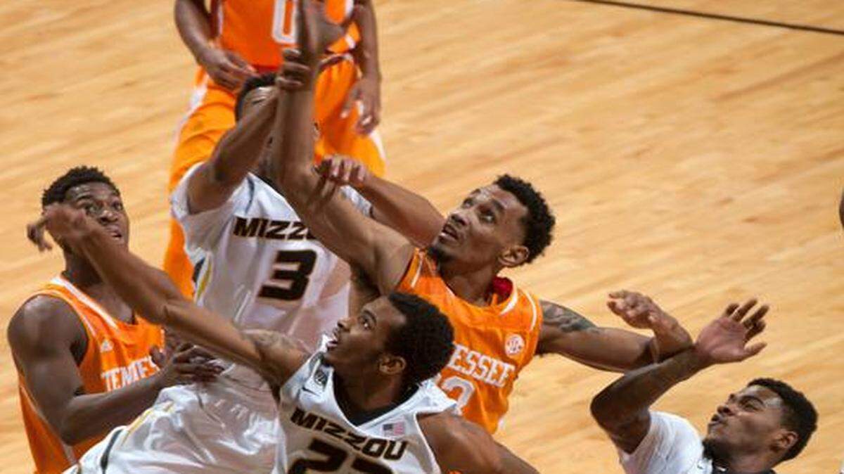 
Tennessee’s Derek Reese (center) competes with Missouri’s Keith Shamburger (right) Jakeenan Gant (23) and Johnathan Williams III (3) for a rebound as Tennessee’s Robert Hubbs III (left) watches during the first half of an NCAA college basketball game Saturday, Jan. 17, 2015, in Columbia, Mo. Tennessee won 59-51.
