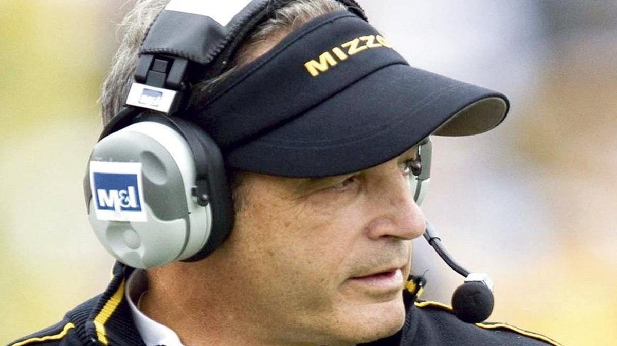 
Missouri football coach Gary Pinkel will be looking for another defensive end to take the place of Marcus Loud, who was dismissed from the team for violating team policies. Loud was in line to replace Shane Ray and Markus Golden as a starter.
