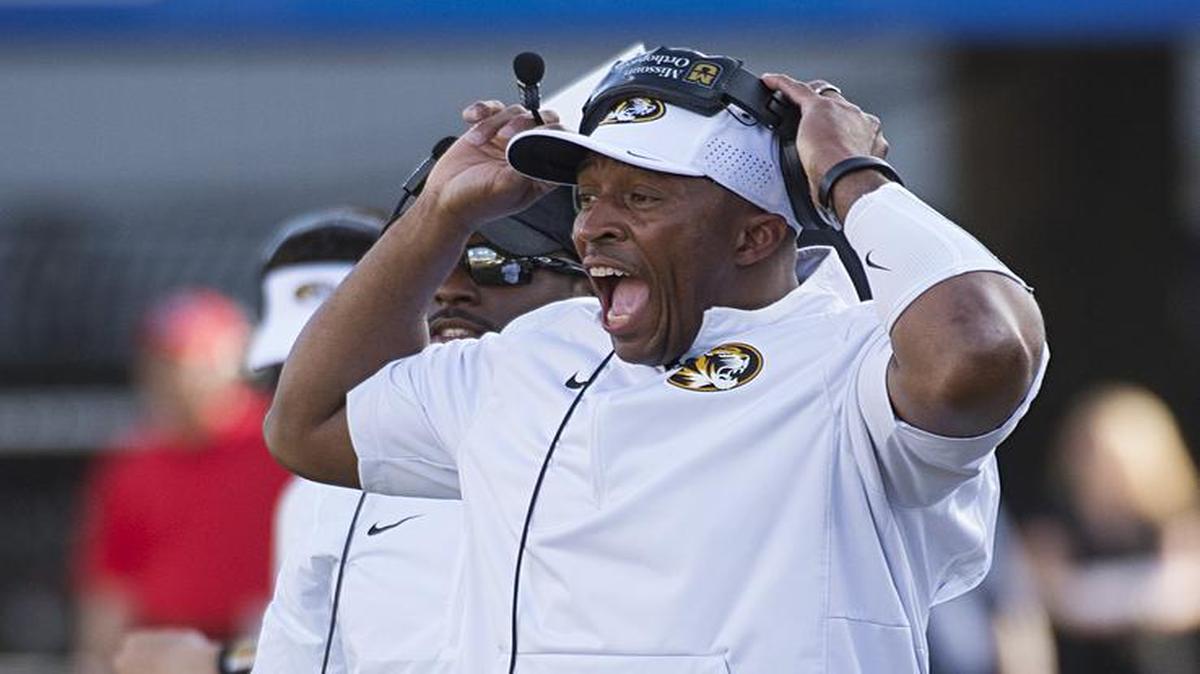 Missouri defensive coordinator DeMontie Cross secured his first defensive-tackle recruit of the 2017 class on Saturday in junior-college player Rashad Brandon.