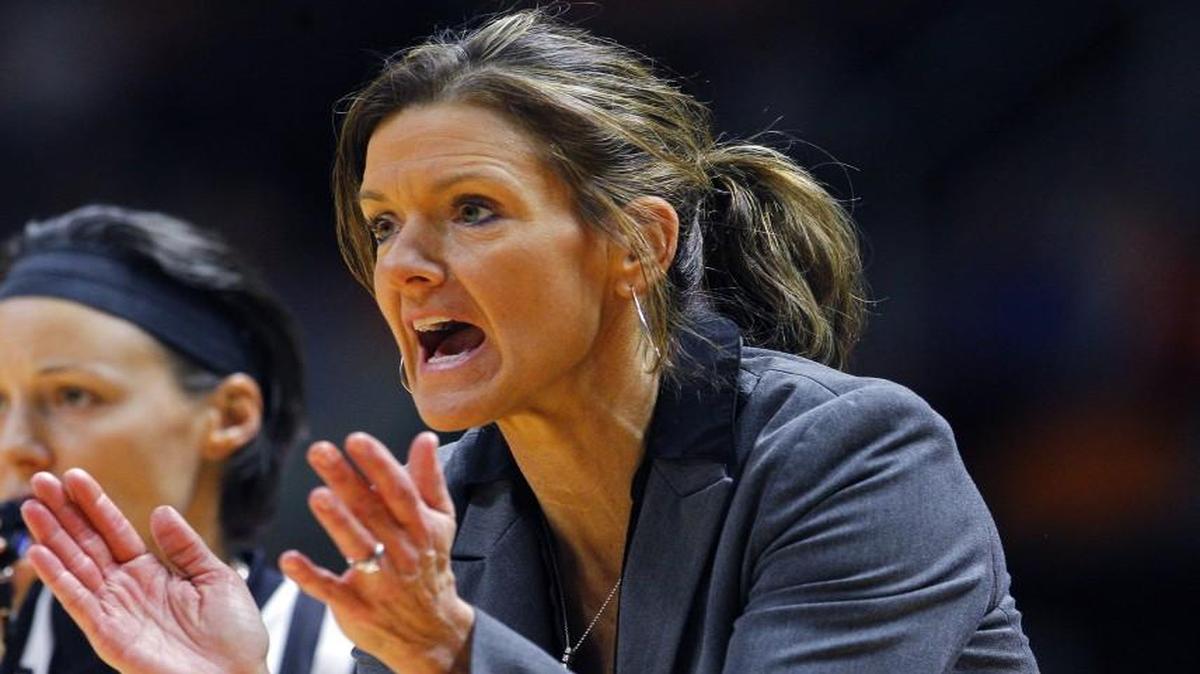 Missouri women’s basketball coach Robin Pingeton has ties to Ashleen Bracey, who has been hired as an assistant coach.