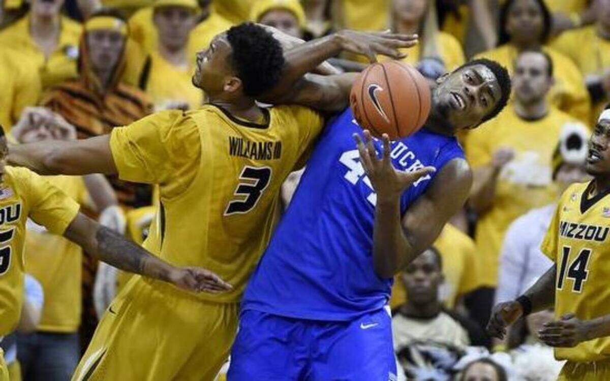 
Missouri's Johnathan Williams III (3) battles Kentucky's Dakari Johnson for a rebound during Thursday’s ga,e at Mizzou Arena.
