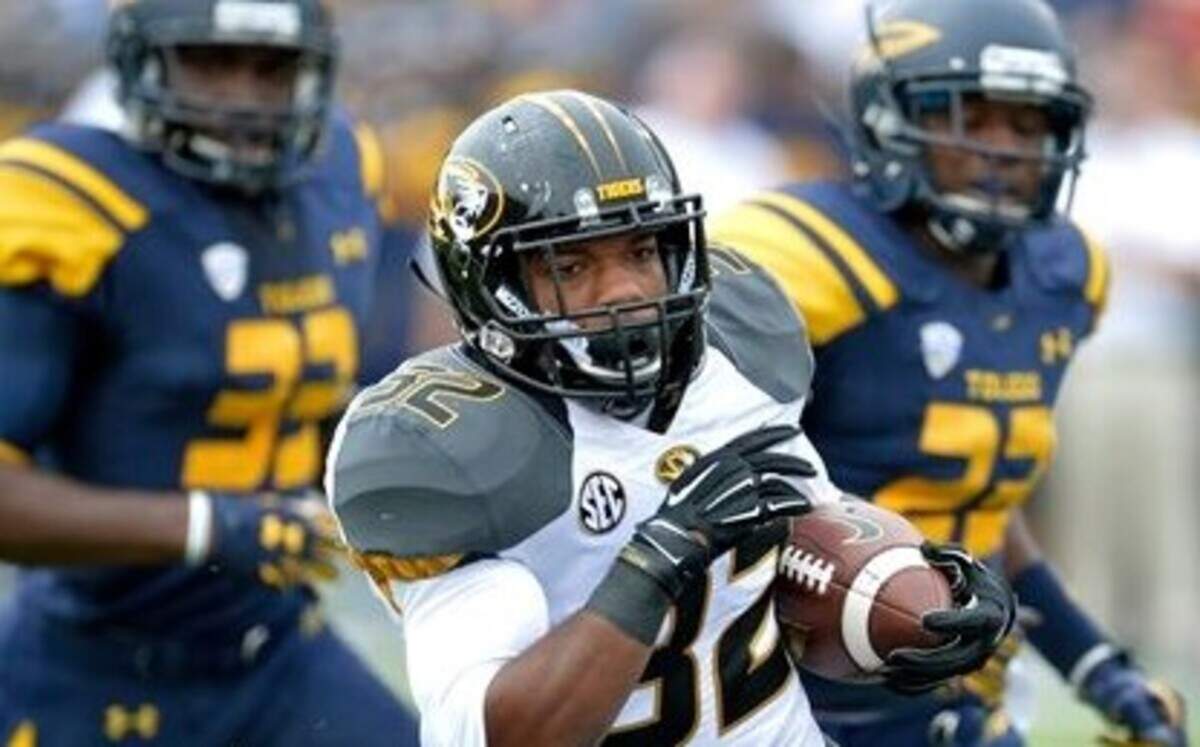 
Missouri running back Russell Hansbrough (32) rushes for a 16-yard touchdown against Toledo in Saturday’s college football game in Toledo, Ohio.
