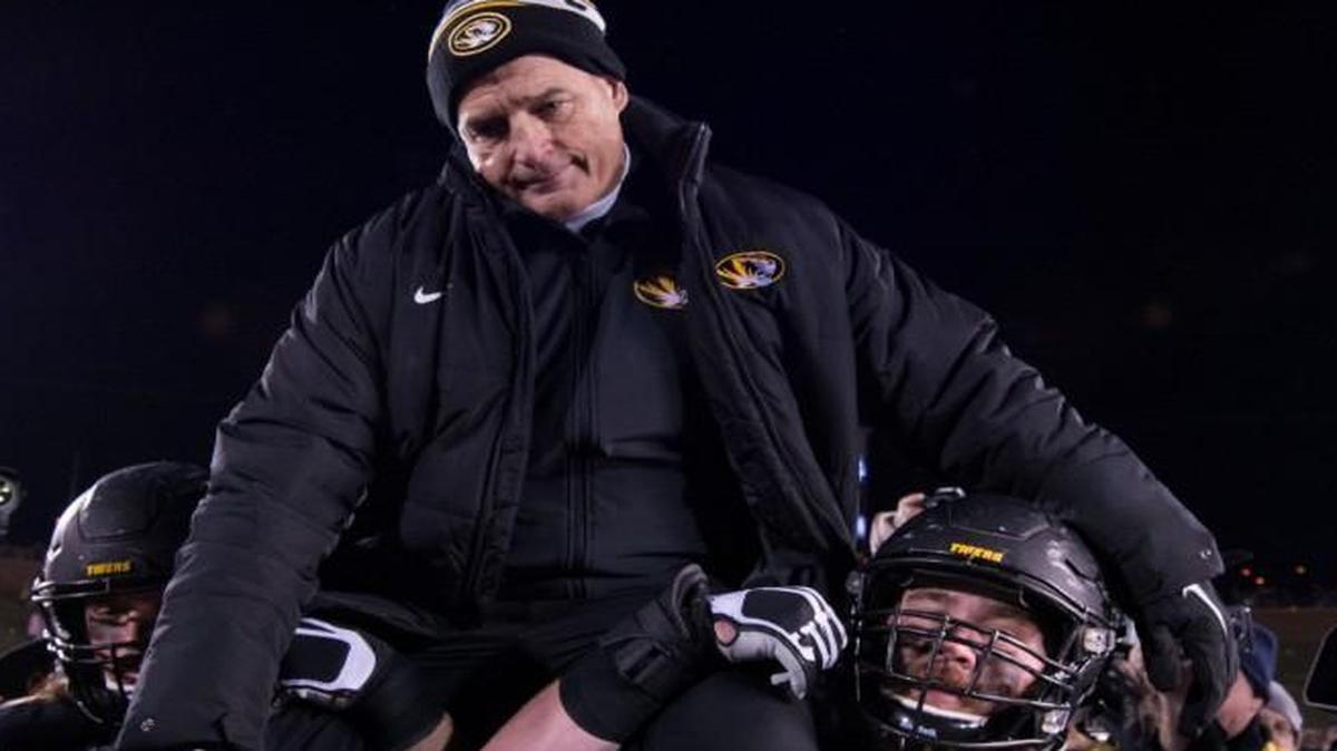 Gary Pinkel’s final home game as the Tigers’ coach wasn’t the celebration that many people had envisioned after Tennessee crashed the party, winning the game 19-8 Saturday night in Columbia. Despite the loss, players picked Pinkel up at midfield and carried their weeping coach off Faurot Field.