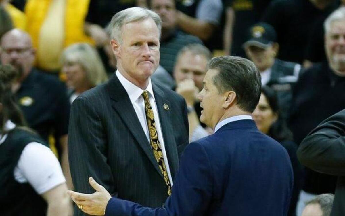 Missouri coach Kim Anderson (left) and Kentucky coach John Calipari shook hands after Kentucky’s 72-62 win Tuesday night at Mizzou Arena in Columbia.