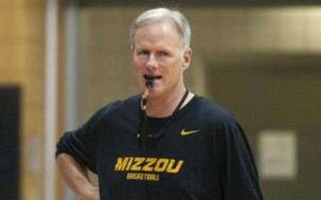 
Missouri coach Kim Anderson (center) stood next to Wes Clark during practice Wednesday.
