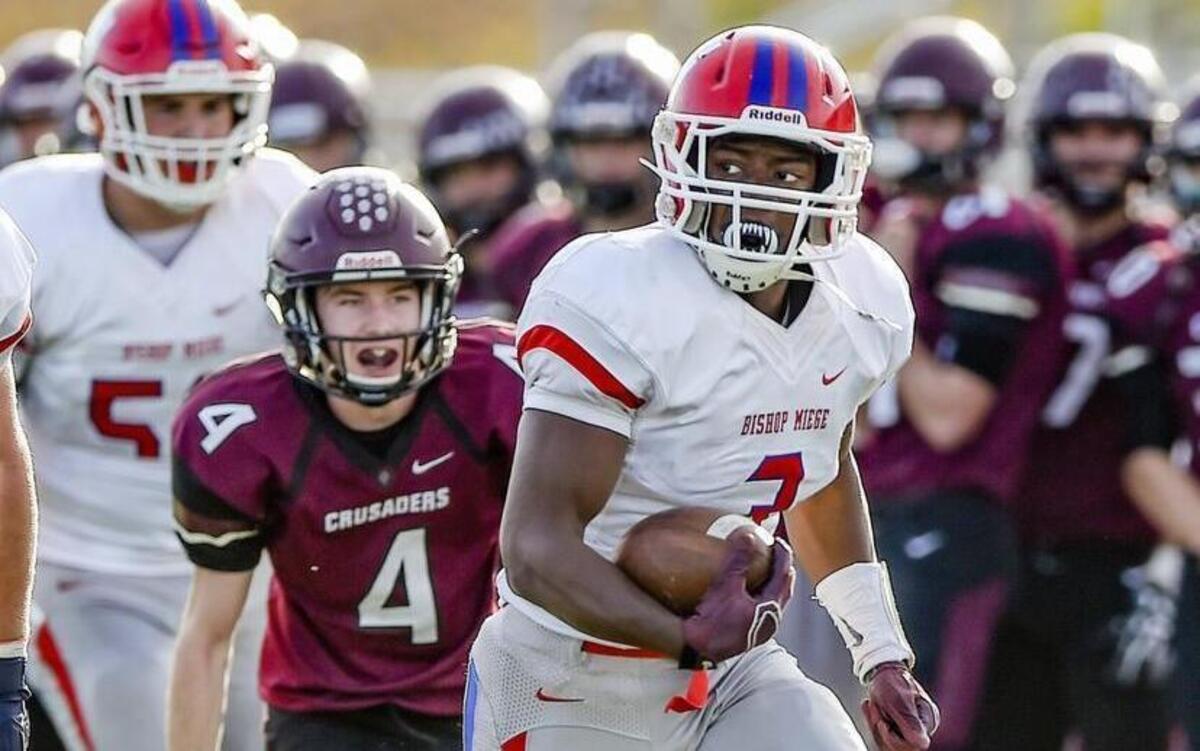 Jafar Armstrong scored a touchdown in the second half of the state championship at Hummer Sports Park in Topeka. Bishop Miege won 53-21.