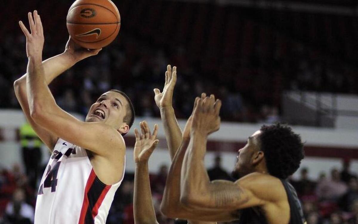 Georgia forward Houston Kessler (left) looked for a shot in the Bulldogs’ Jan. 6 game against Missouri in Athens, Ga.