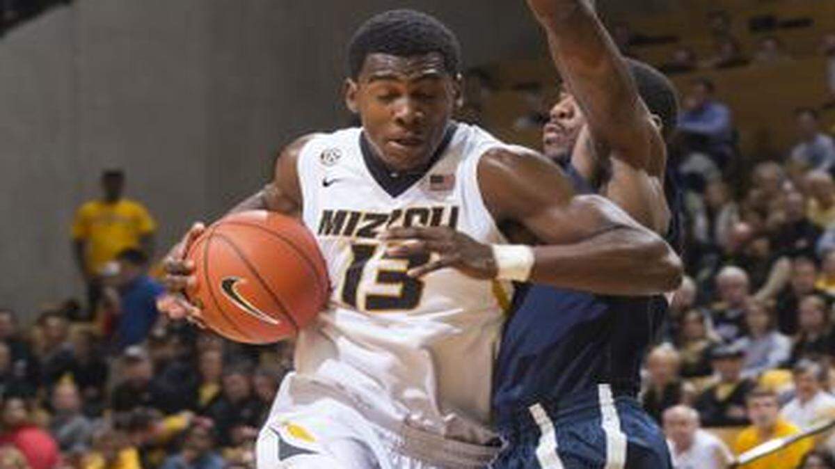 
Missouri’s Montaque Gill-Caesar (left) tried to dribble around Xavier’s Remy Abell in the first half Saturday in Columbia. The Musketeers went on to beat the Tigers 74-58.
