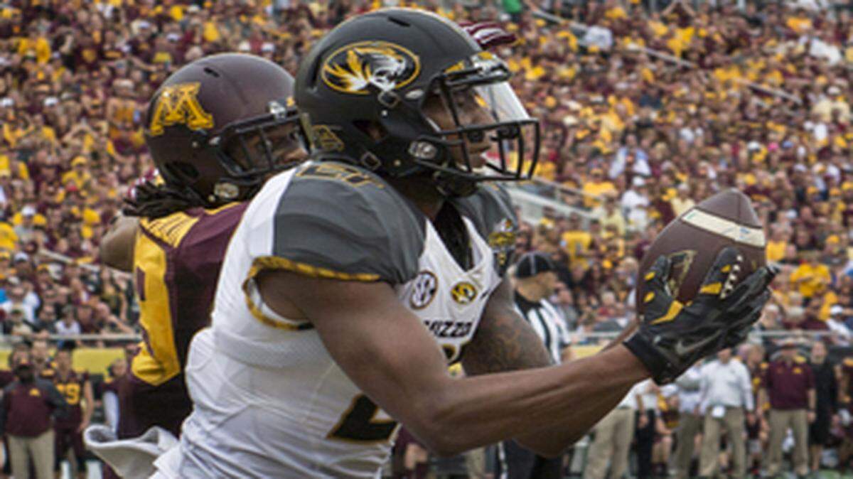 
Missouri Tigers wide receiver Bud Sasser caught a touchdown pass in front of Minnesota Golden Gophers defensive back Briean Boddy-Calhoun in the second quarter of the Citrus Bowl.
