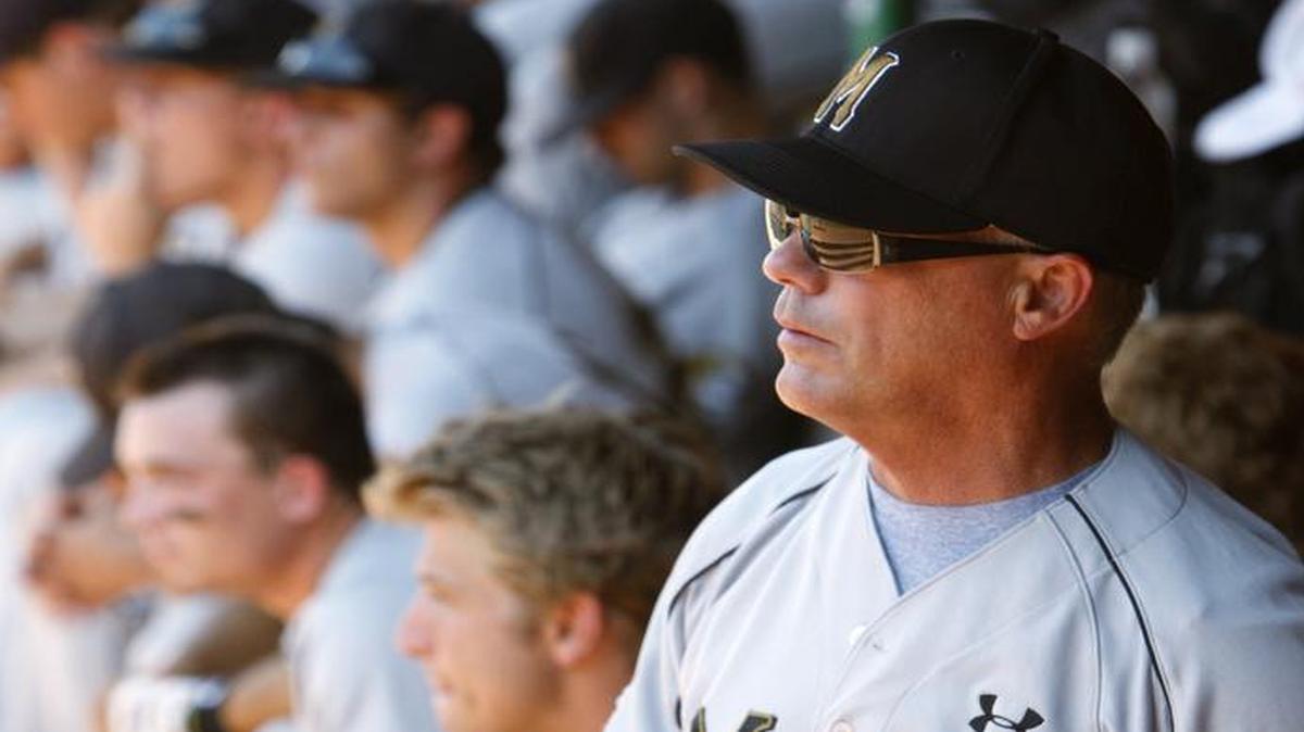 
Missouri head coach Tim Jamieson (right)
