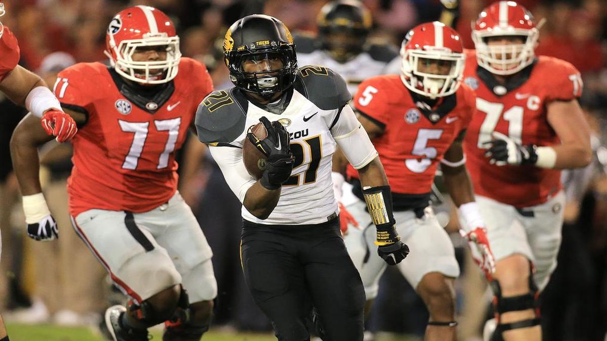 
Missouri safety Ian Simon intercepted Georgia quarterback Greyson Lambert on his first pass attempt of the game and returned it to the 1-yard line. The Tigers’ offense settled for a field goal.
