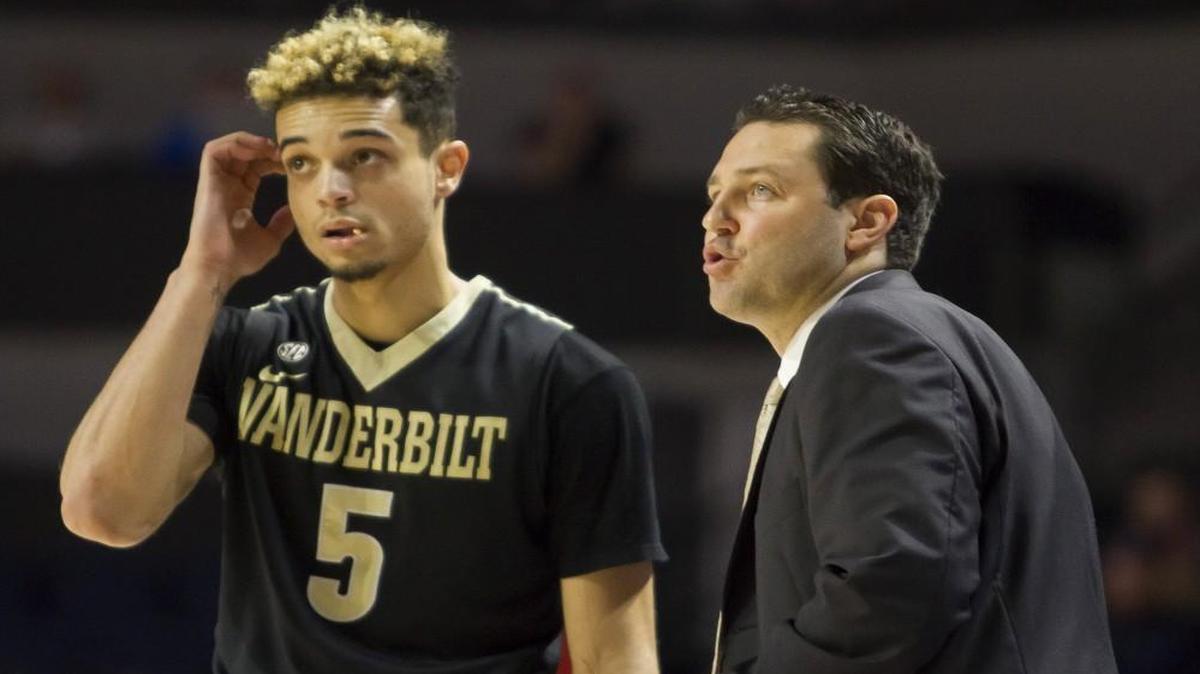 Vanderbilt head coach Bryce Drew talked with guard Matthew Fisher-Davis.
