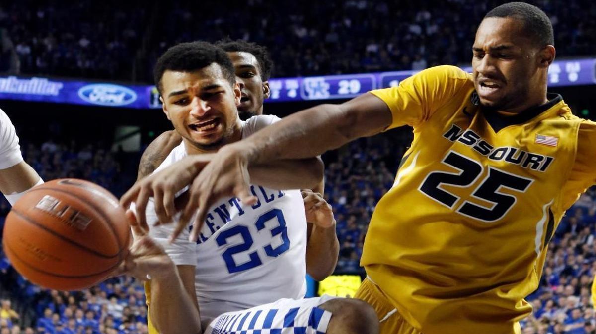 Kentucky’s Jamal Murray (23) and Missouri’s Russell Woods fought for a loose ball in the first half as the Wildcats and Tigers played Wednesday night at Rupp Arena in Lexington, Ky.
