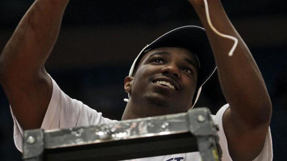 
Louisville announced Friday that it has launched an investigation into allegations that former Cardinals staffer Andre McGee paid an escort service to provide sex for recruits.
