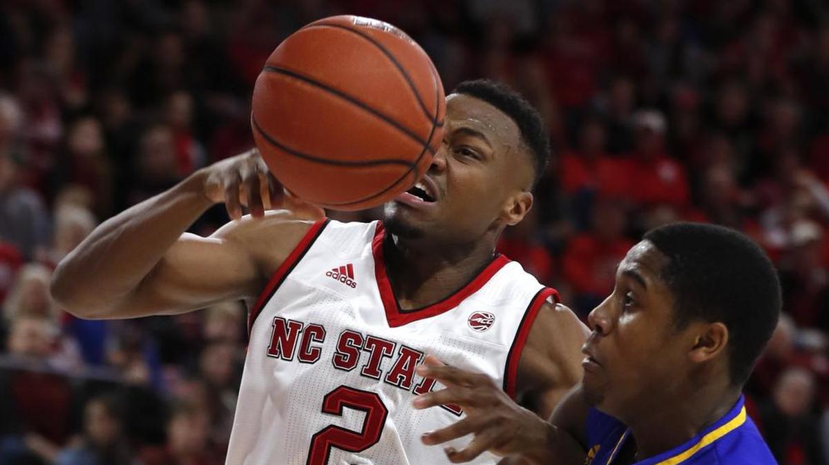 UMKC’s Marvin Nesbitt Jr. (right) went for the ball against N.C. State’s Torin Dorn during the first half of Saturday’s game in Raleigh, N.C.