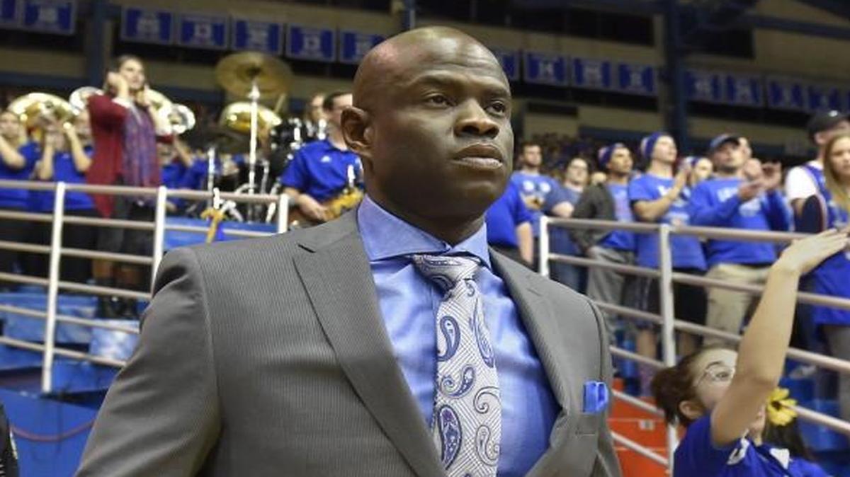 UMKC coach Kareem Richardson.