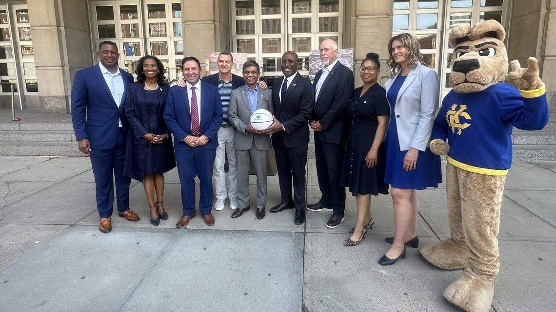 With Mark Turgeon at the helm, KC Roos basketball returns to Municipal Auditorium