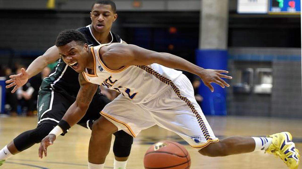 
UMKC’s Martez Harrison (front) and Juwan Miller of Missouri S&T battled for control of the ball in the first half Wednesday night at the Swinney Rec Center. UMKC beat Missouri S&T 90-77.
