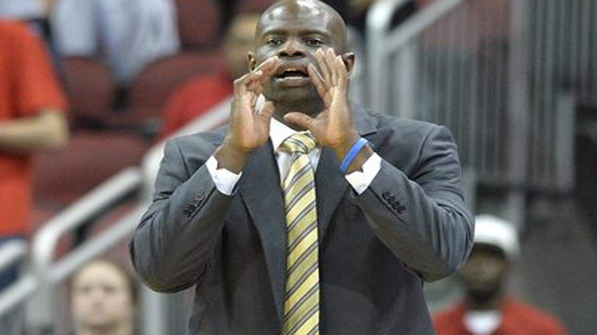
In early December last season, coach Kareem Richardson’s UMKC Kangaroos went on the road to face No. 7 Louisville. The 2014-15 season will have a similarly tough start.
