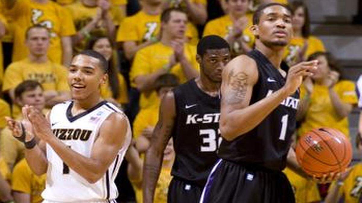 
Missouri’s Phil Pressey, center, celebrated after a Kansas State foul as Kansas State’s Rodney McGruder, left, Shane Southwell, right, and Jamar Samuels, walked away during the second half of a Jan. 17, 2011, game in Columbia. Missouri won 75-59.
