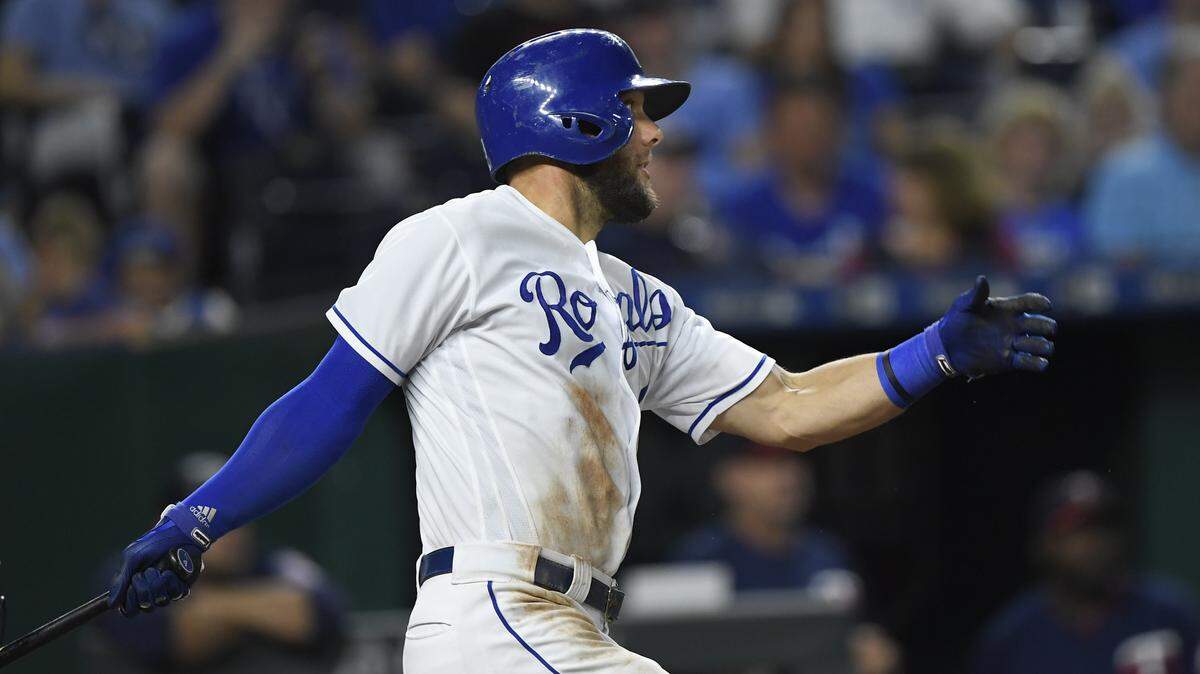 Kansas City Royals’ Alex Gordon hits a two-run double against the Minnesota Twins during the sixth inning Saturday night at Kauffman Stadium in Kansas City, Mo.