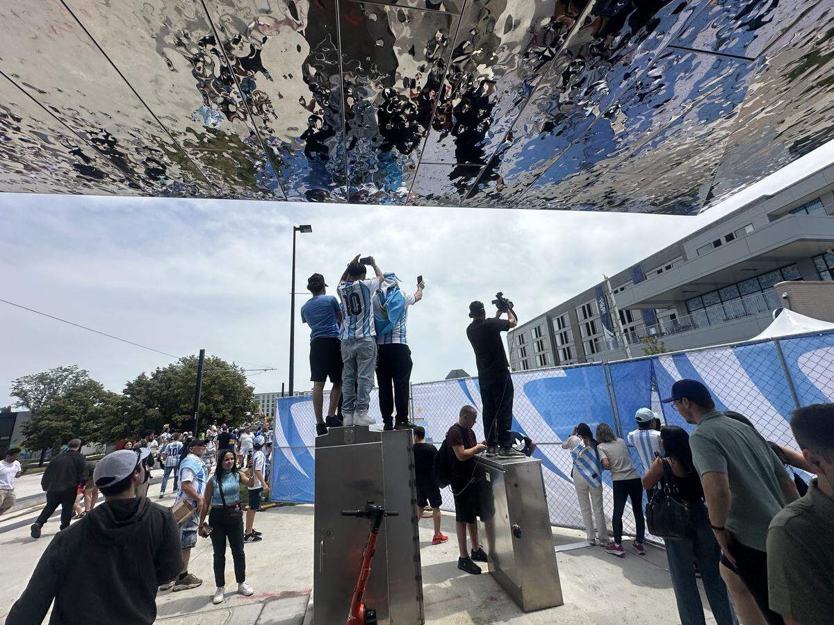 Argentina fans and media members capture footage of defending World Cup champions Team Argentina as they check into Origin Hotel on the riverfront. Argentina is holding its base camp in Kansas City for the 2026 FIFA World Cup.