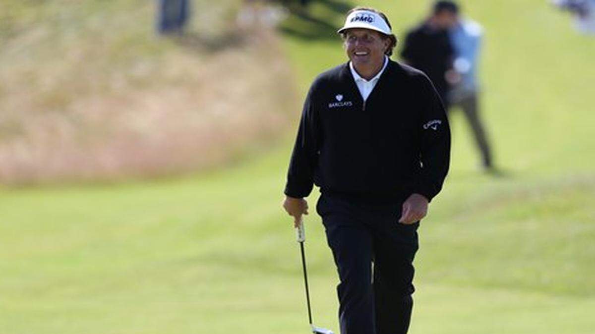 
Phil Mickelson of the US smiled on the 13th green during a practice round ahead of the British Open Golf championship at the Royal Liverpool golf club on Tuesday. The British Open starts on Thursday. 

