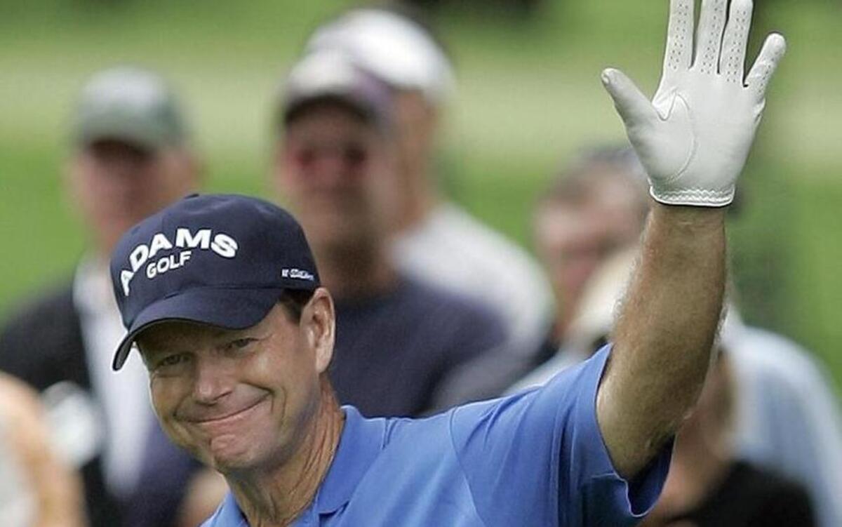 Tom Watson waved to the crowd as he wrapped up his win in the 2008 Watson Challenge.