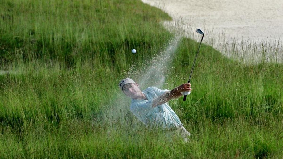 Jim Furyk chipped out of a “Church Pew” bunker on No. 3 during the 2007 U.S. Open at Oakmont Country Club.