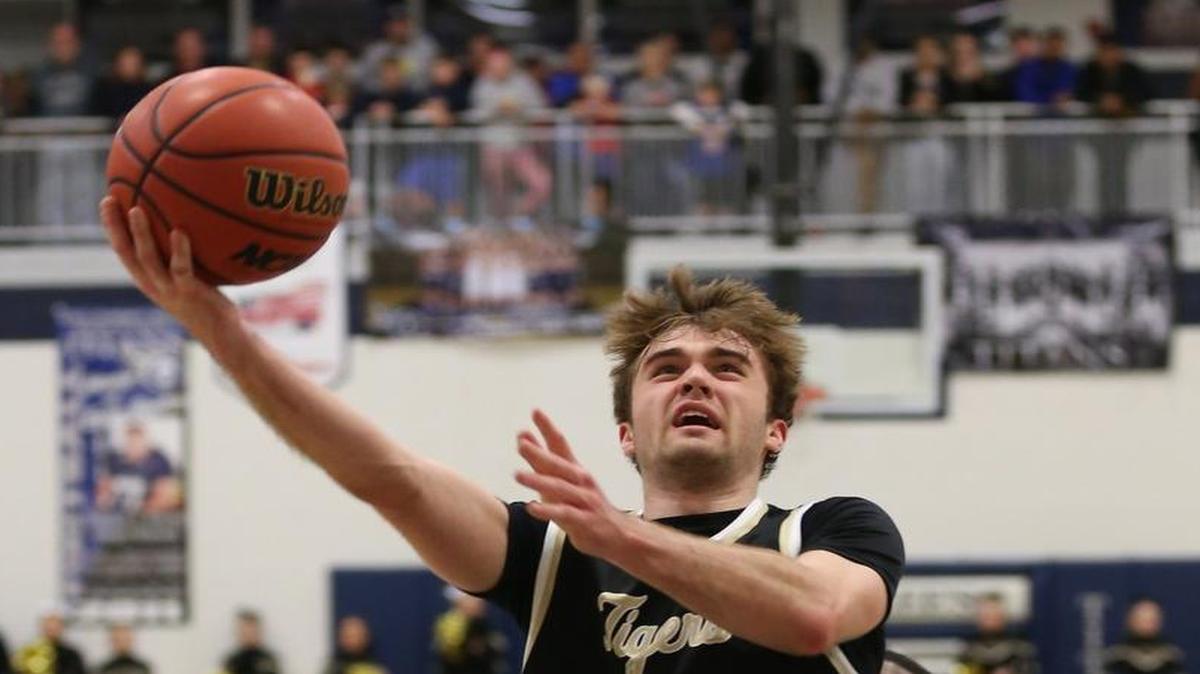 Senior point guard Blake Spellman is averaging 18.7 points per game this season for Lee’s Summit.
