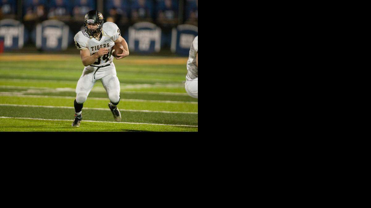
Blue Valley running back AJ Totta rushed for 194 yards in 34 carries and scored a touchdown in the Tigers’ 21-14 victory over St. Thomas Aquinas.
