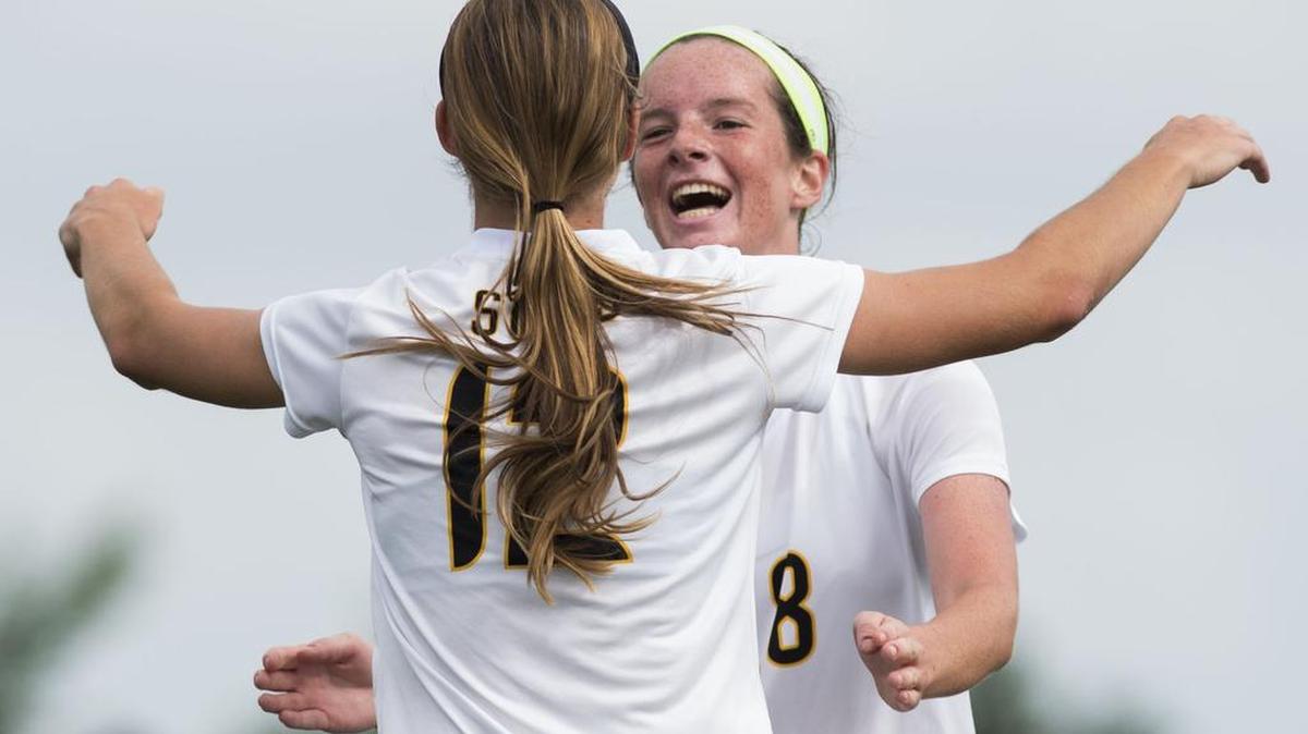 Alyssa Seitzer (right) and St. Teresa’s Academy are familiar with being in the Missouri stage tournament. The Stars have made the final three straight years and won the title in 2015.