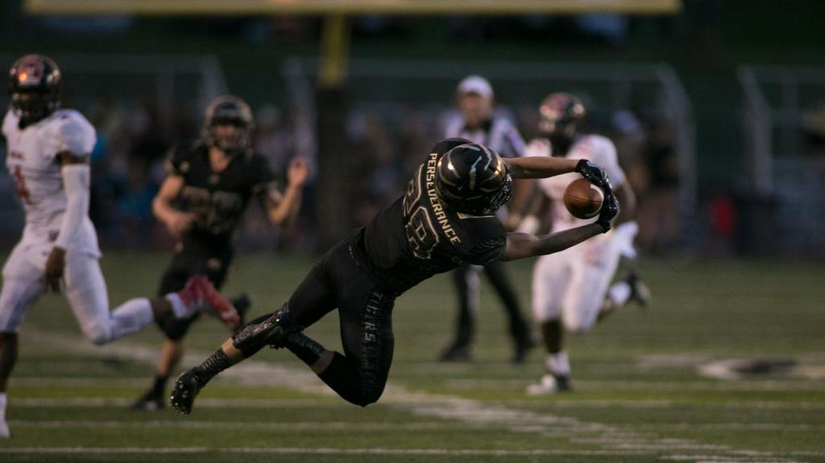 Lee’s Summit reciver Salvatore Garozzo caught a 12-yard pass for a first down during Friday’s game.