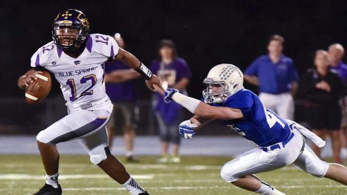 
Blue Springs QB Ian Brown found it hard to escape Rockhurst’s Luke Ritter.
