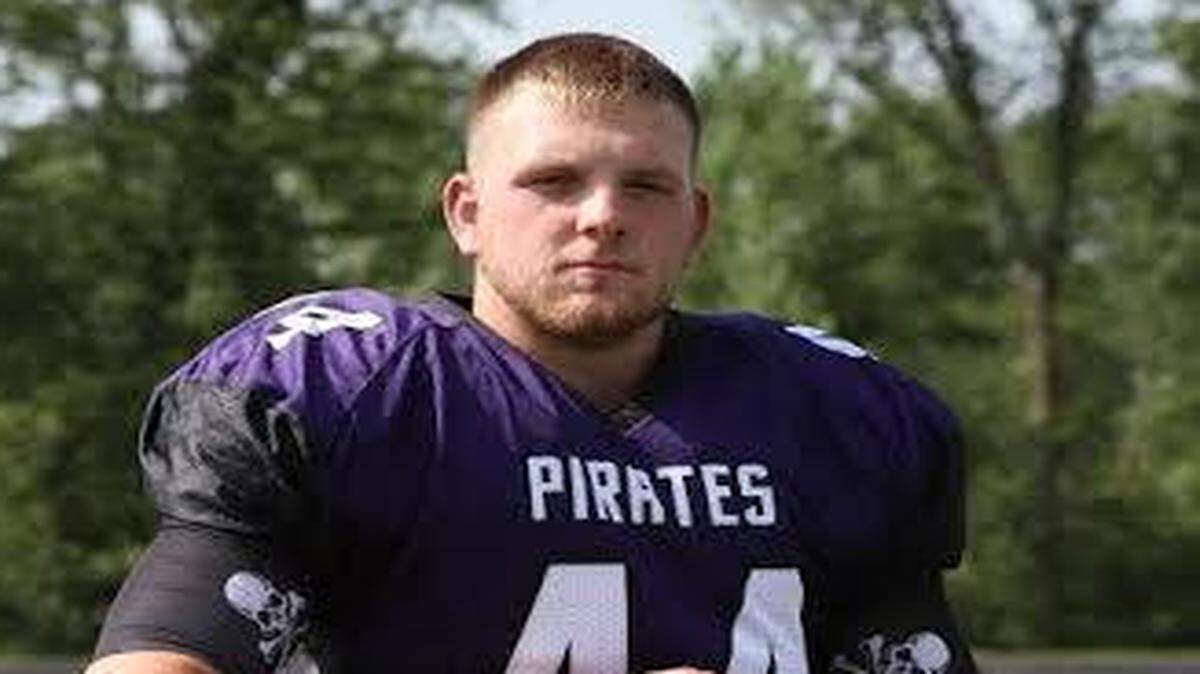 
Colton Beebe of Pier High School signed a letter of intent to continue his football career at the University of Minnesota.
