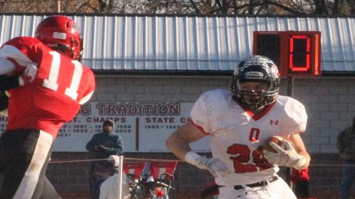 Odessa running back Kobe Hardin, who rushed for 111 yards and two touchdowns, ran around Aurora’s Logan Bader in the Bulldogs’ 14-7 win Saturday.