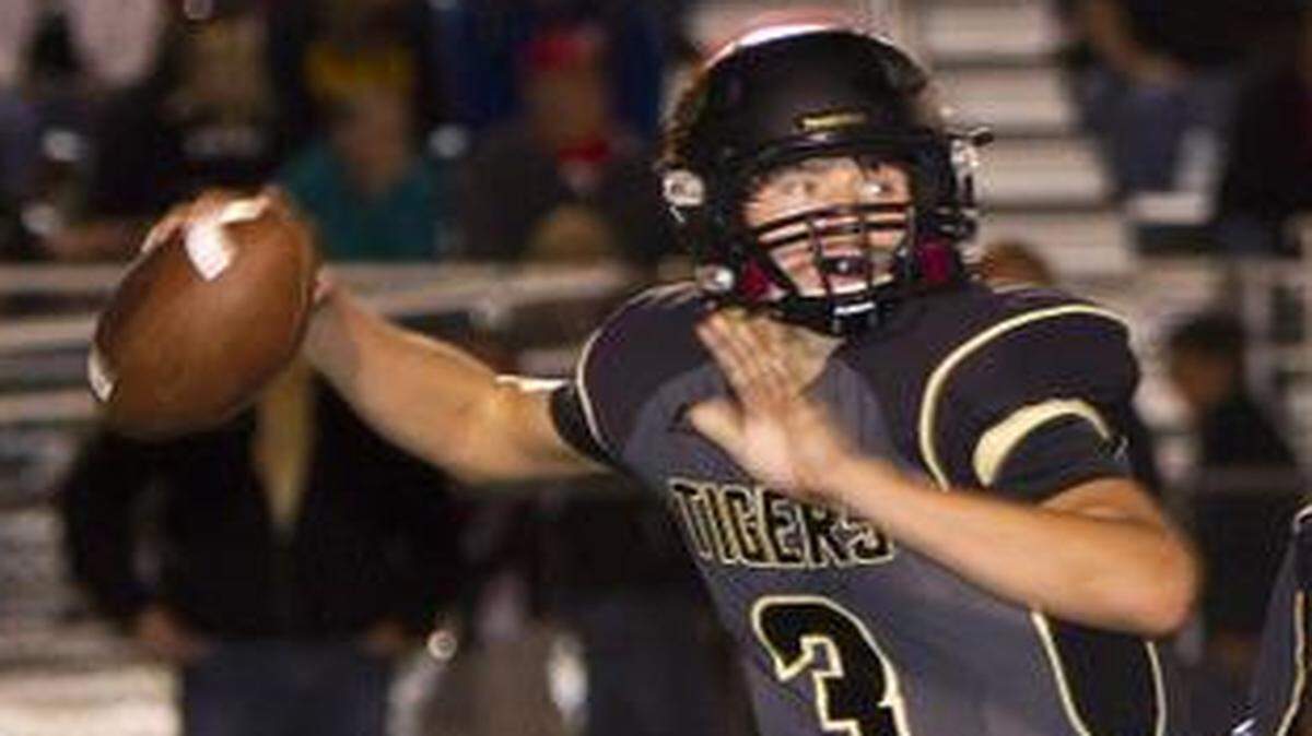 
The Lee’s Summit Tigers won 10 games last year behind 35 passing touchdown from Drew Lock.
