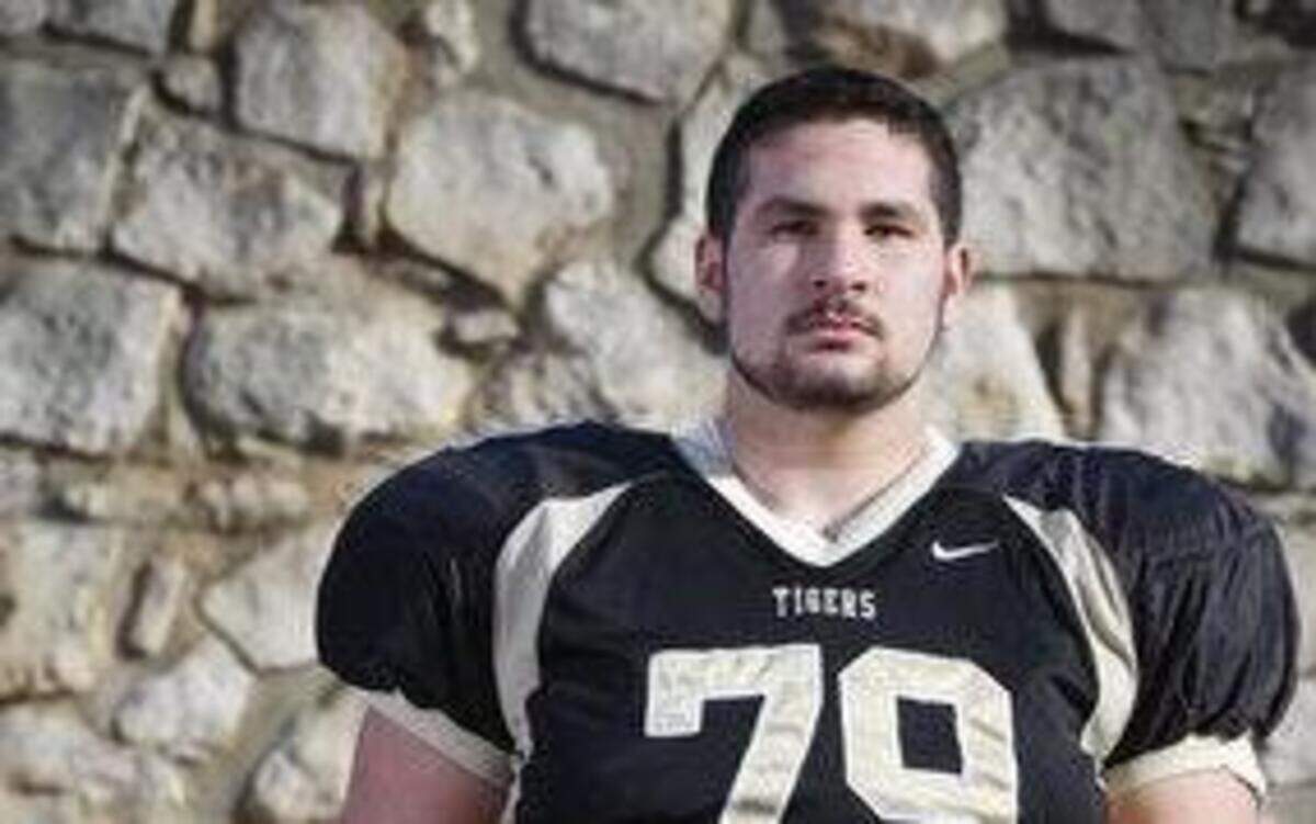 
AJ Harris of Blue Valley High School signed a national letter of intent on Wednesday with Missouri.
