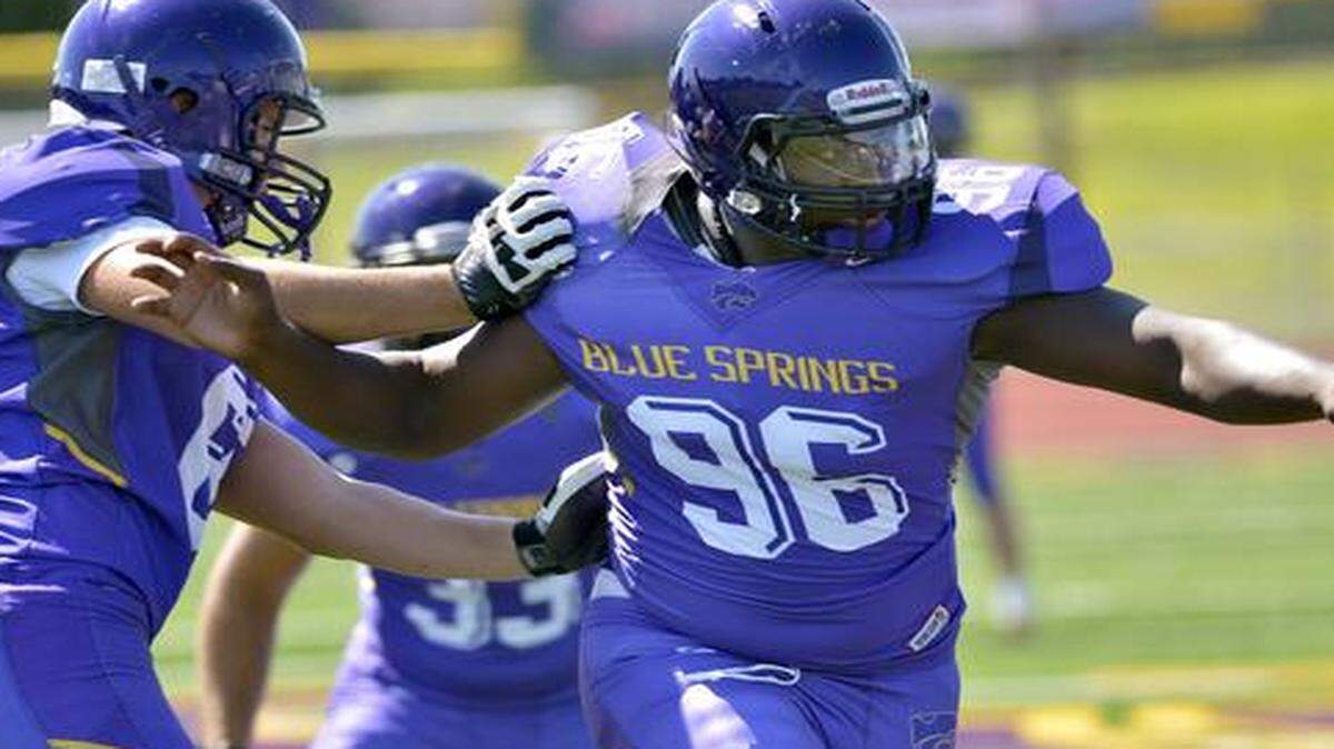 
Blue Springs defensive lineman Carlos Davis (right) won the Buck Buchanan Memorial Award in 2014, an honor given to the most outstanding lineman or linebacker among Kansas City area big-class schools.
