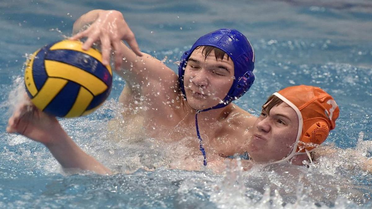 Raytown’s Blake Tuder (left) and Park Hill’s Connor Morris battled for control of the ball during a recent water polo match at the Raytown Wellness Center.