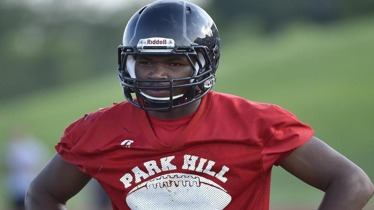 
Park Hill junior Chester Graves, a defensive end, is the top-ranked recruit in Missouri for the Class of 2017, according to Rivals.com.
