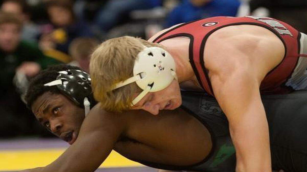 
Jesse Jeffries of Fort Osage (right) came out on top of Staley’s Jordan Steward 5-0 in the finals of the 145-pound division Saturday in the Missouri Class 4, District 4 tournament at Blue Springs High School.
