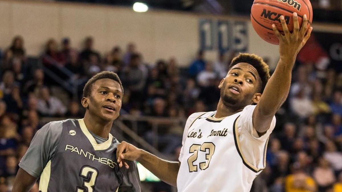 Marquawn Wilson (right) battled to control the ball against Key’Vaughn Shockley of Raymore-Peculiar during Wednesday’s Class 5 sectional, and a late dunk by Wison helped the Tigers seal a 62-53 victory.