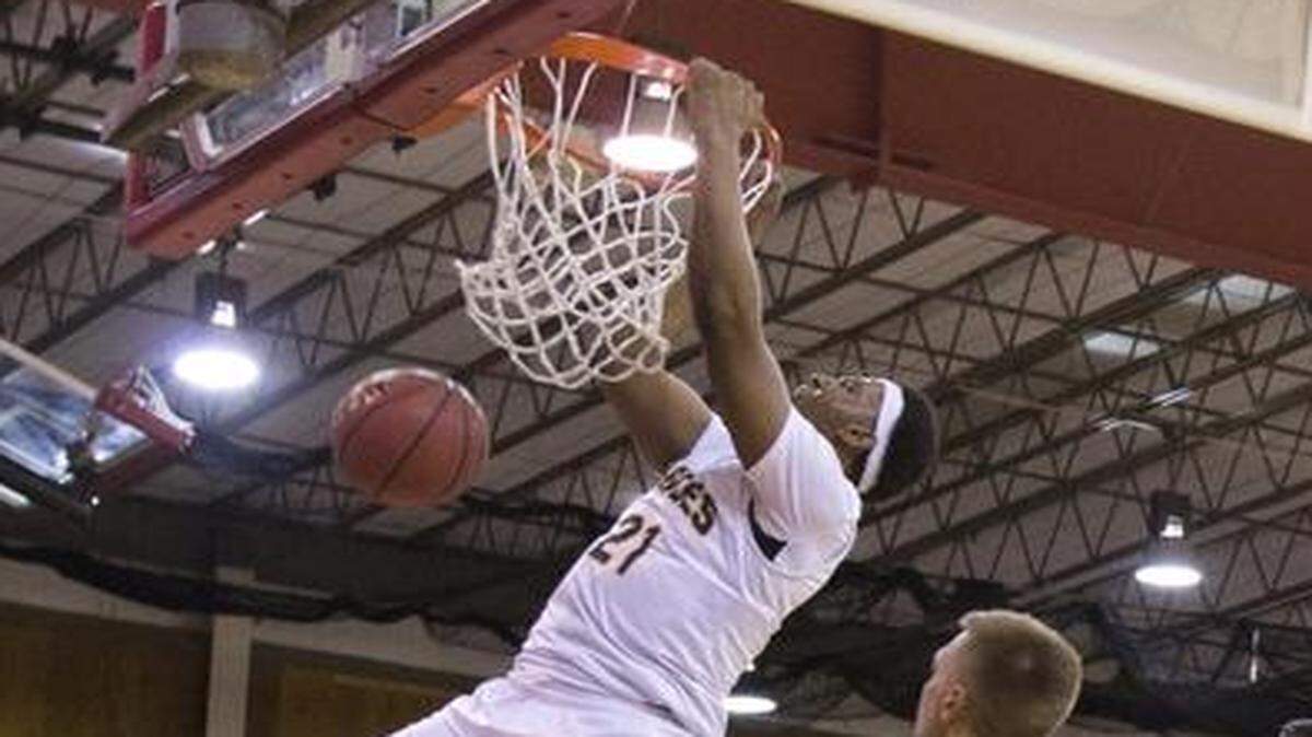 
Liberty North’s Michael Hughes threw down a dunk in Saturday night’s 44-40 victory over Smithville.
