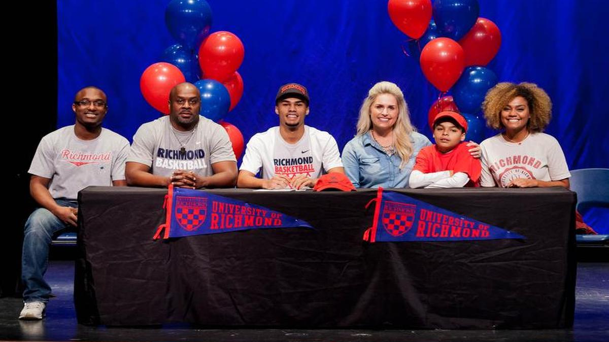 Barstow senior point guard Jacob Gilyard (center) signed a letter of intent Wednesday to attend Richmond.